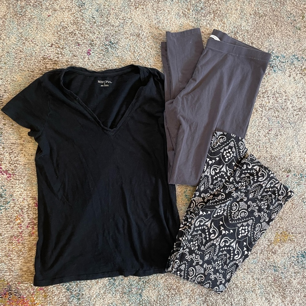 Bundle 3 womens/juniors leggings & t-shirt